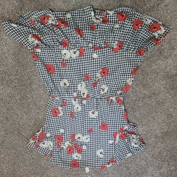 NWT Faux wrap Houndstooth dress with floral detail. - Picture 2 of 2